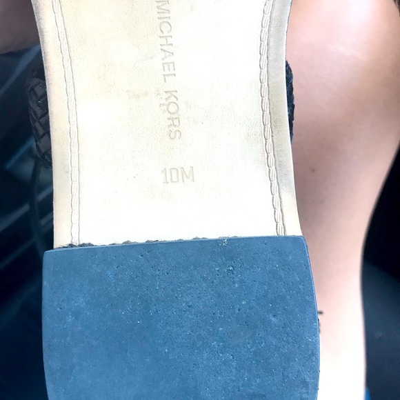 Size 10W Michael Kors sandals - Picture 3 of 3